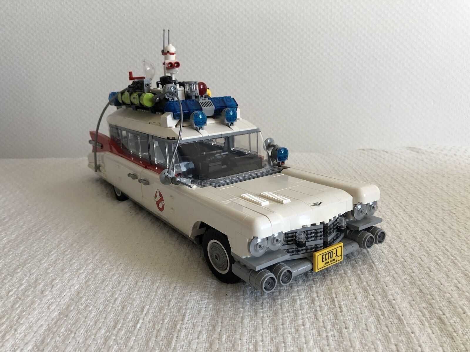 LEGO Icons: Ghostbusters ECTO-1 2352 части/елемента