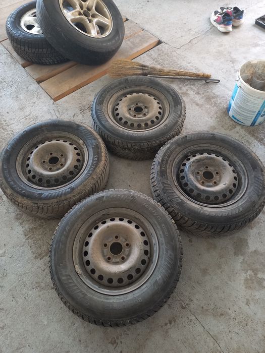 Продам Резину на Дисках 205/ 70 R15