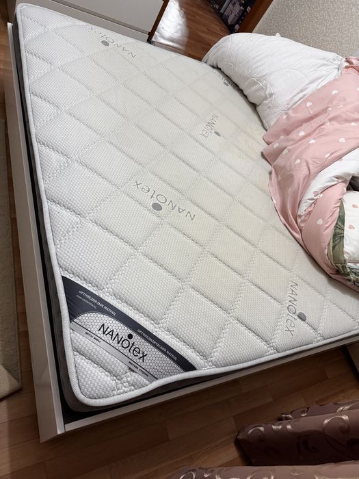 Двуспальная кровать