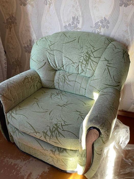 Диван и кресло красивые