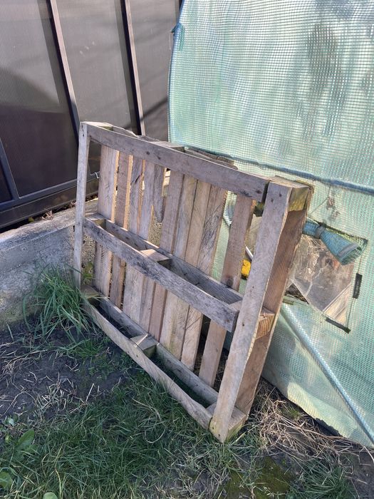 Donez 4 paleti in stare buna