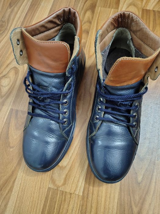 Vând ghete de piele