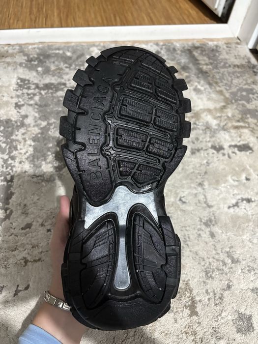 Чисто нови Balenciaga tracks