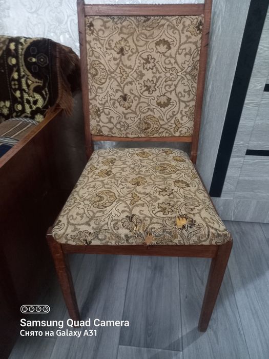 Продаю  стулья  в хорошем состоянии.