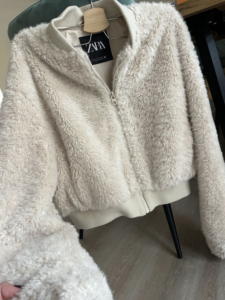 Пухено късо яке Zara