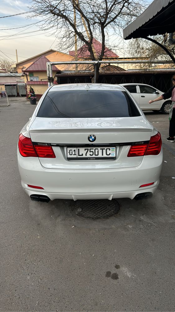 Bmw 750 long 4.4 twin tirbo
