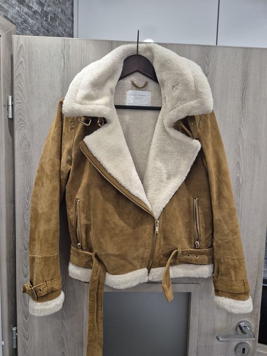 Велурено яке ектествена кожа с топла подплата.Много запозено,