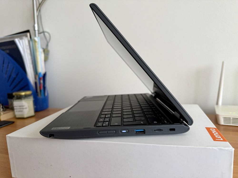 Lenovo 300e 2nd generation (2 в 1 лаптоп) КАТО НОВ