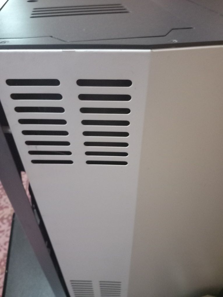 Продавам пелетна камина Грейко 25 kw.с подарък прахосмукачка  за пепел