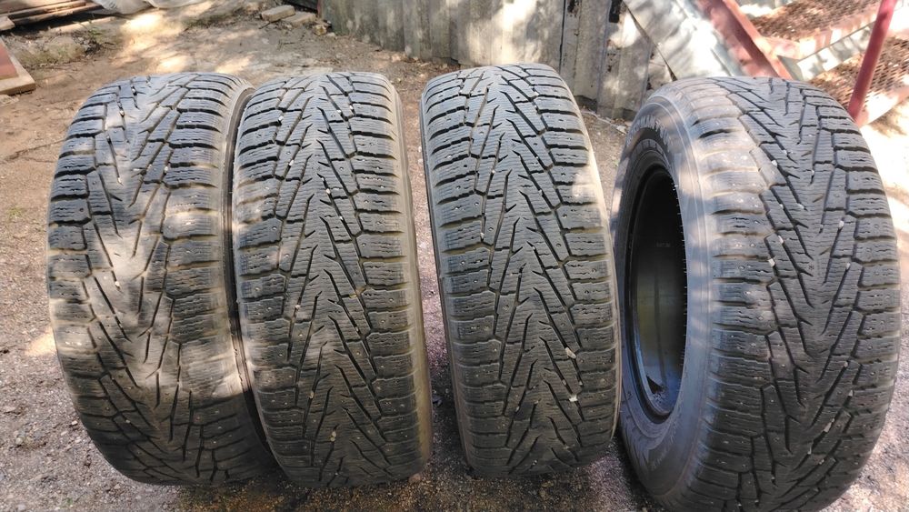 Зимняя резина Nokian tyres 265/65R17