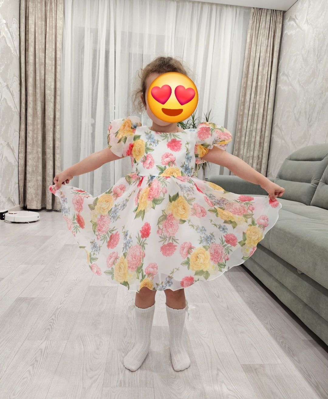 Астана. Платье для девочки 4-5 лет ,одевали один.раз в идеальном состо
