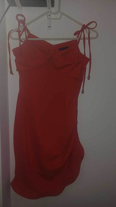 Червена рокля Nicole Collection