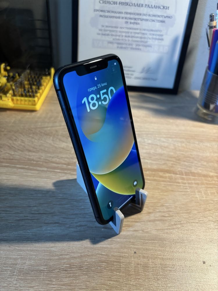 iPhone 11 64GB – добро състояние, напълно работещ, отключен