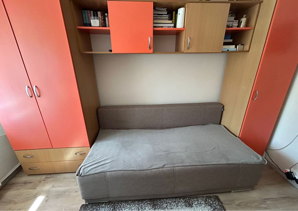 Vand mobila in stare buna
