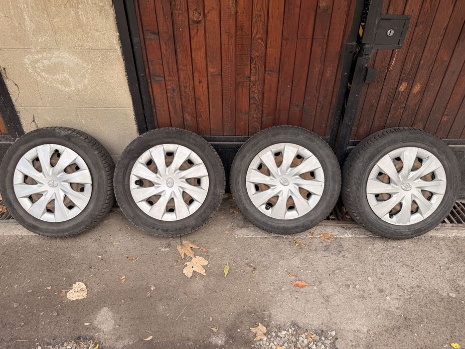Продавам джанти с гуми 15” за Toyota Yaris