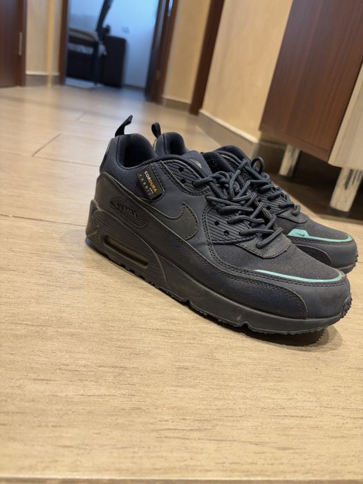 Обувки на Nike 90
