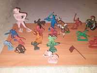 Много атрактивни войници, индианци и каубои за игри и колекциониране