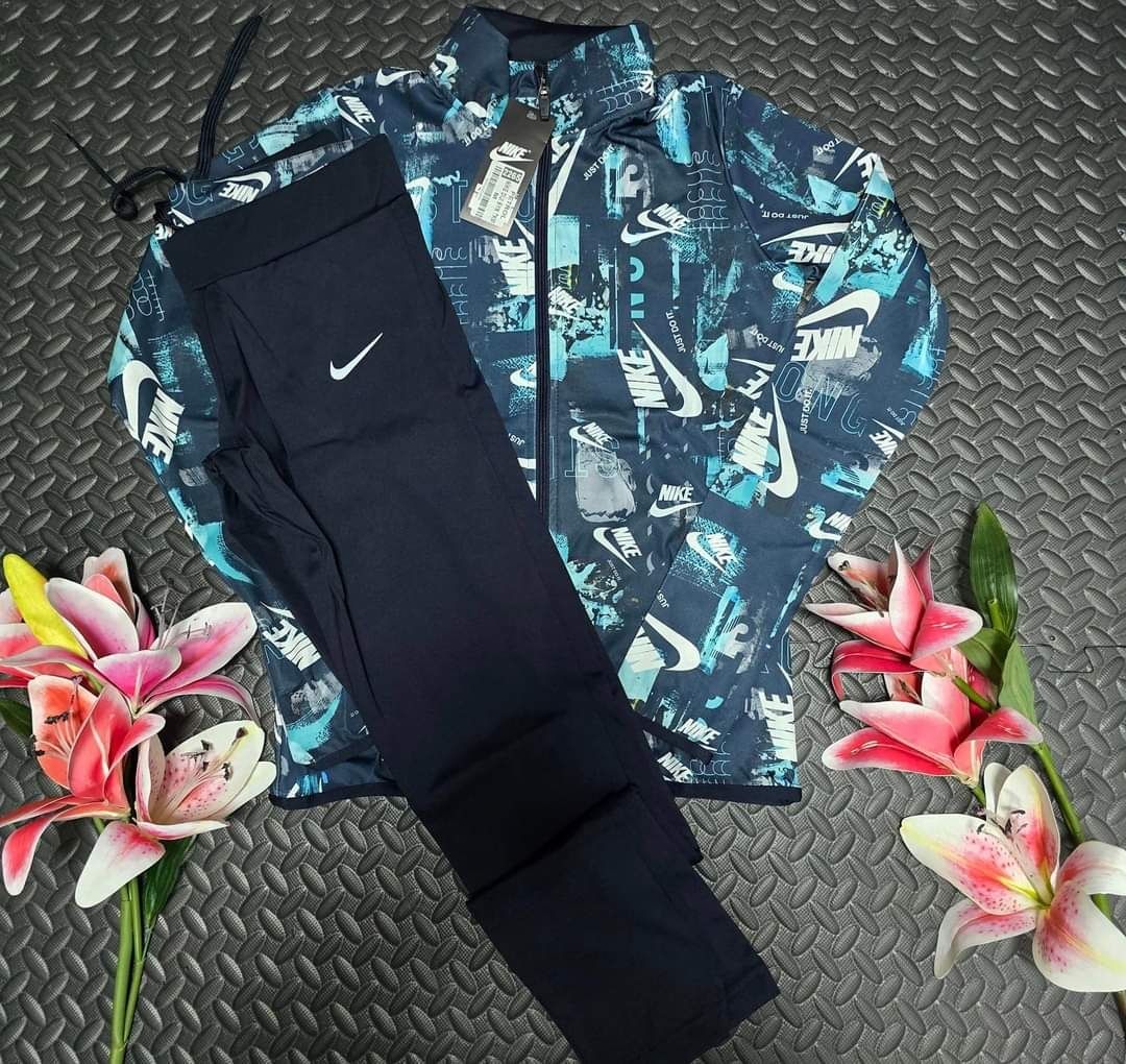 Екипи Nike различни