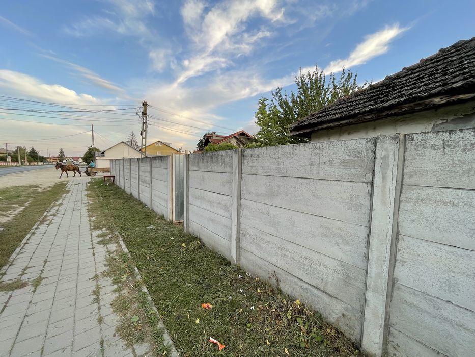 Închiriez curte plus casă bătrânească