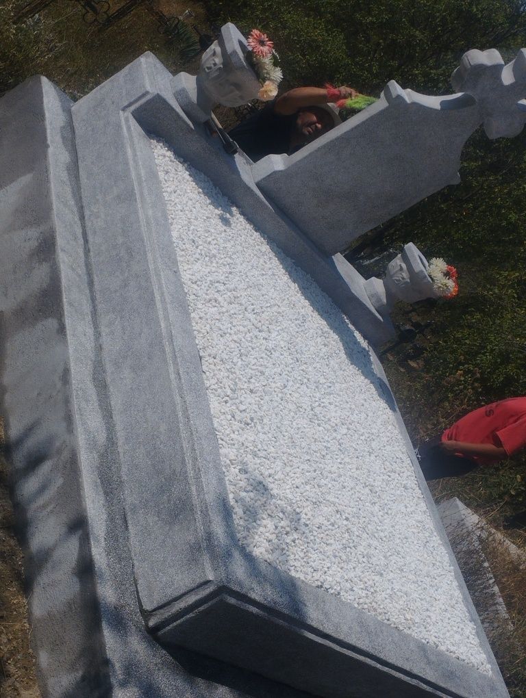 Monumente funerare marmura granit sau mozaic,scriem și placi