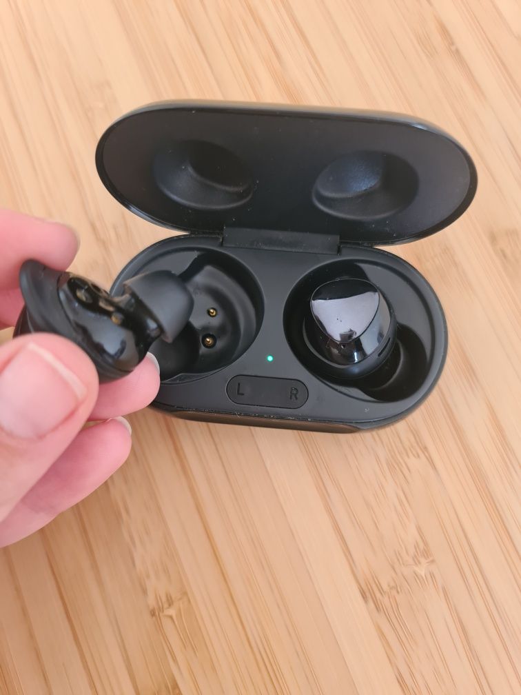 Слушалки Samsung Galaxy Buds+
