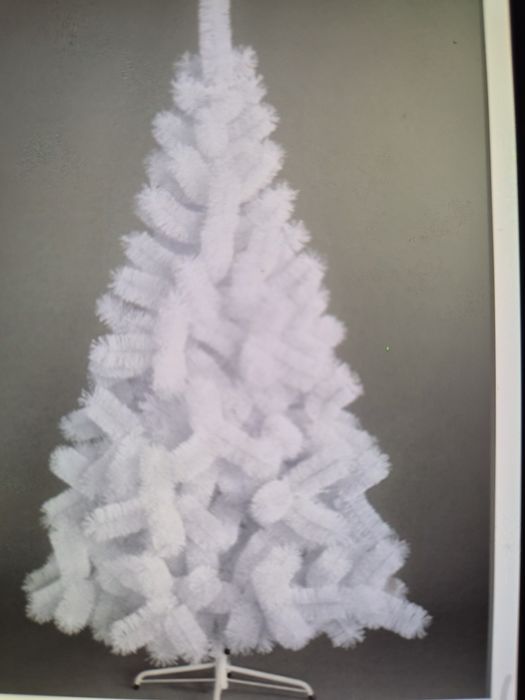 Продается елка очень красивая