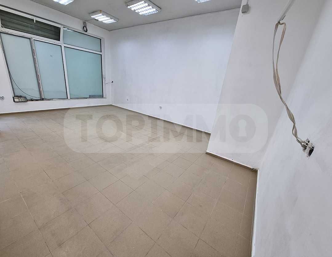 Дава се под наем Магазин в Варна, Общината - 54 кв.м за 612 € - Снимка #1