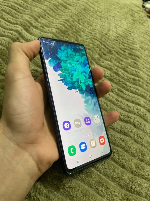Продам или обменяю самсунг s20 fe
