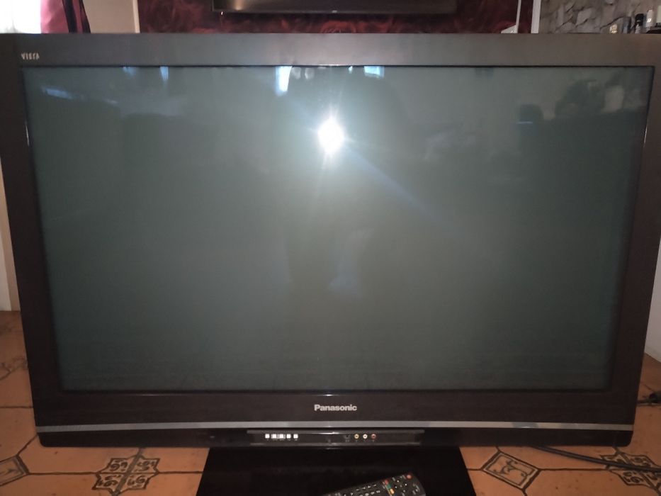 TV Panasonic diagonală 105