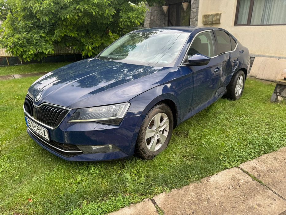 Vand SKODA SUPERB 2.0tdi DSG fab2016 150cp distronic avariat lovit