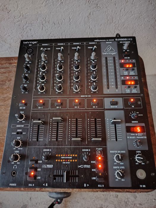 Mixer Behringer DJX900