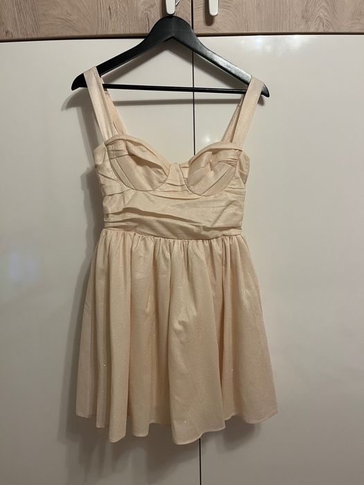 Уникална рокля с брокат и панделка