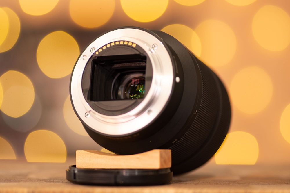 Sony 28-70mm f/3.5-5.6 OSS обектив Сони