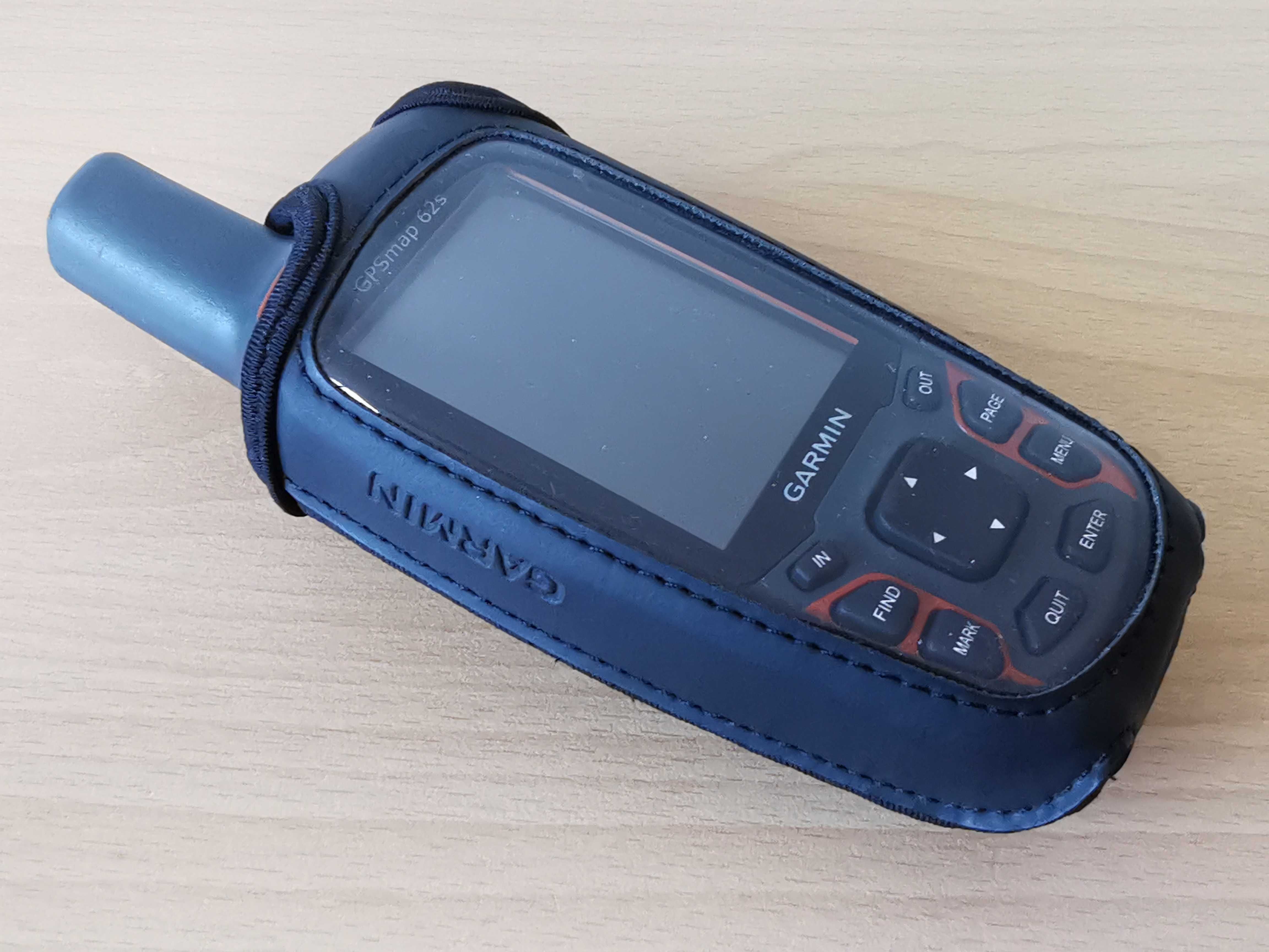 Garmin GPSMAP 62s туристичен ръчен навигатор с бонус два Garmin калъфа