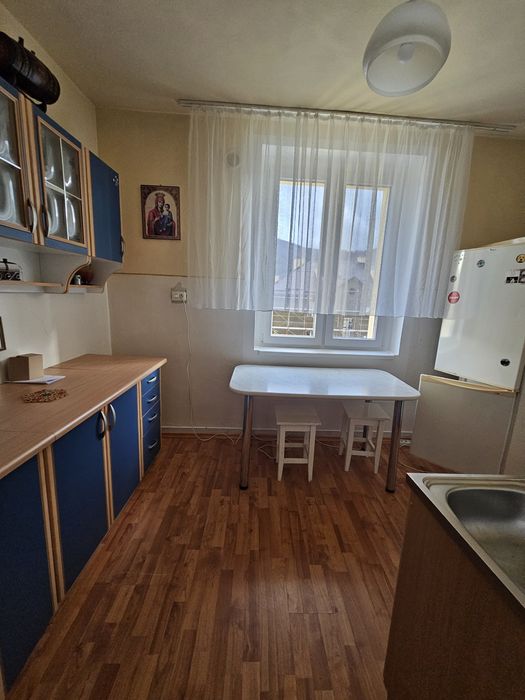 Apartament 2 camere și beci la demisol, bloc cărămidă, reabilitat