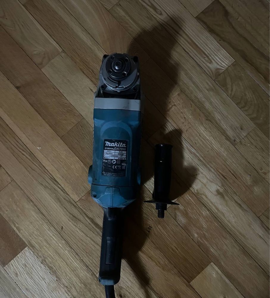 Угловая шлифовальная машина Makita ga7050