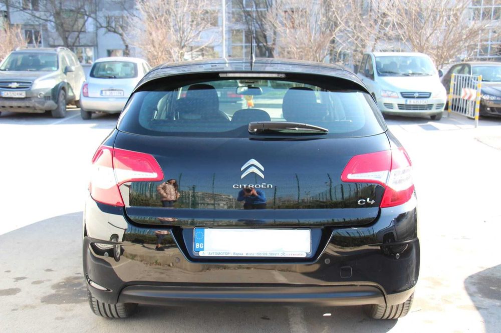 Продавам лек автомобил CITROEN