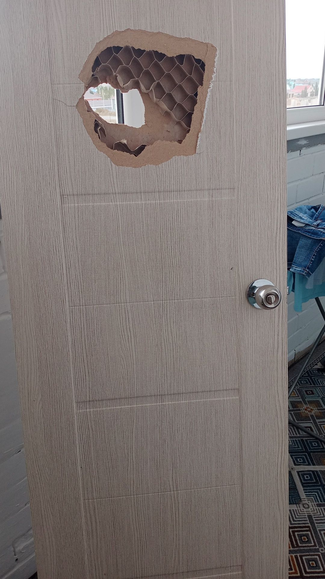 Отдам бесплатно дверь