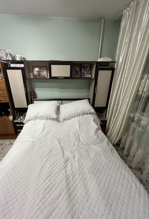 Продам кровать с полками