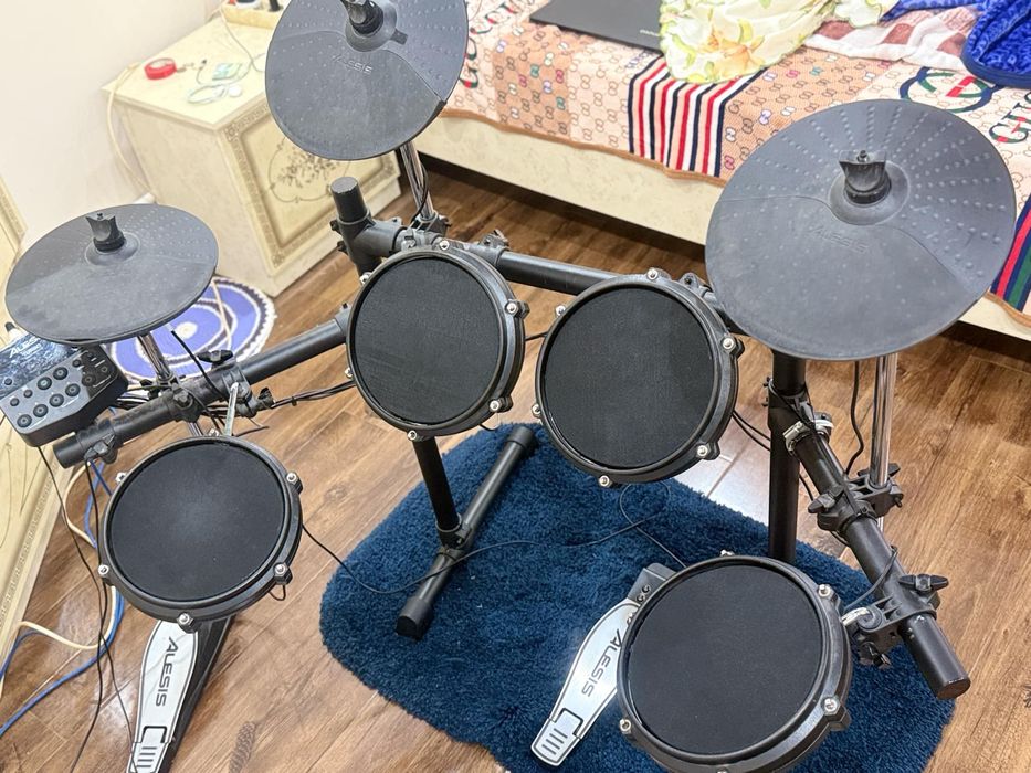 Tobe electro-acoustice Alesis turbo mesh *PRETUL ESTE NEGOCIABIL*