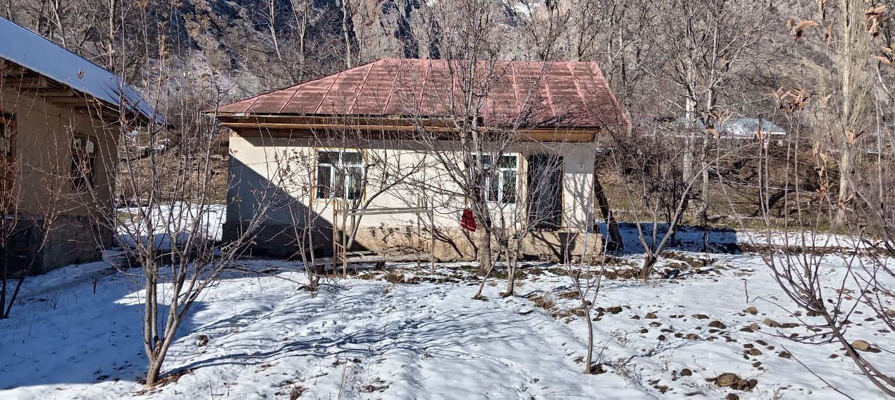 Кудуптур кишлогида ҳовли сотилади