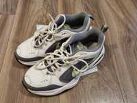 Adidasi Nike air monarch marime 41