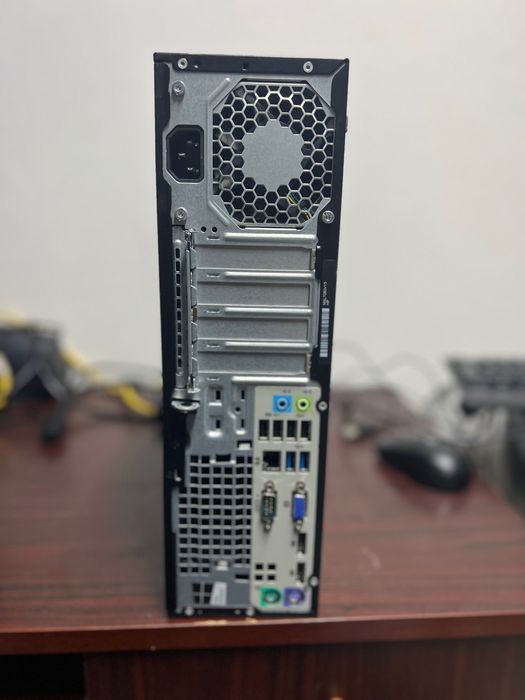 Настолен компютър HP EliteDesk 705 G2