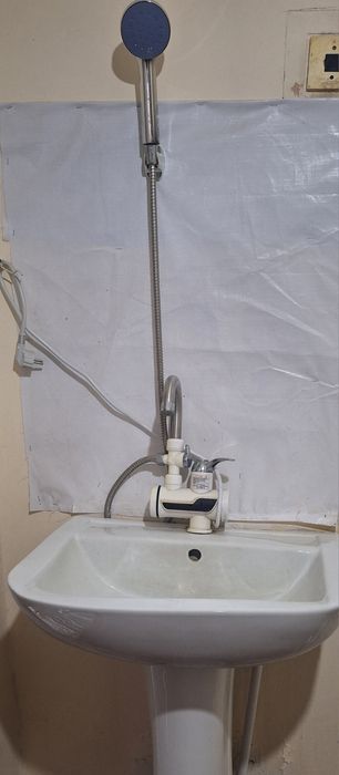 Salon mebellari va parazon aparat pamoshnitsa