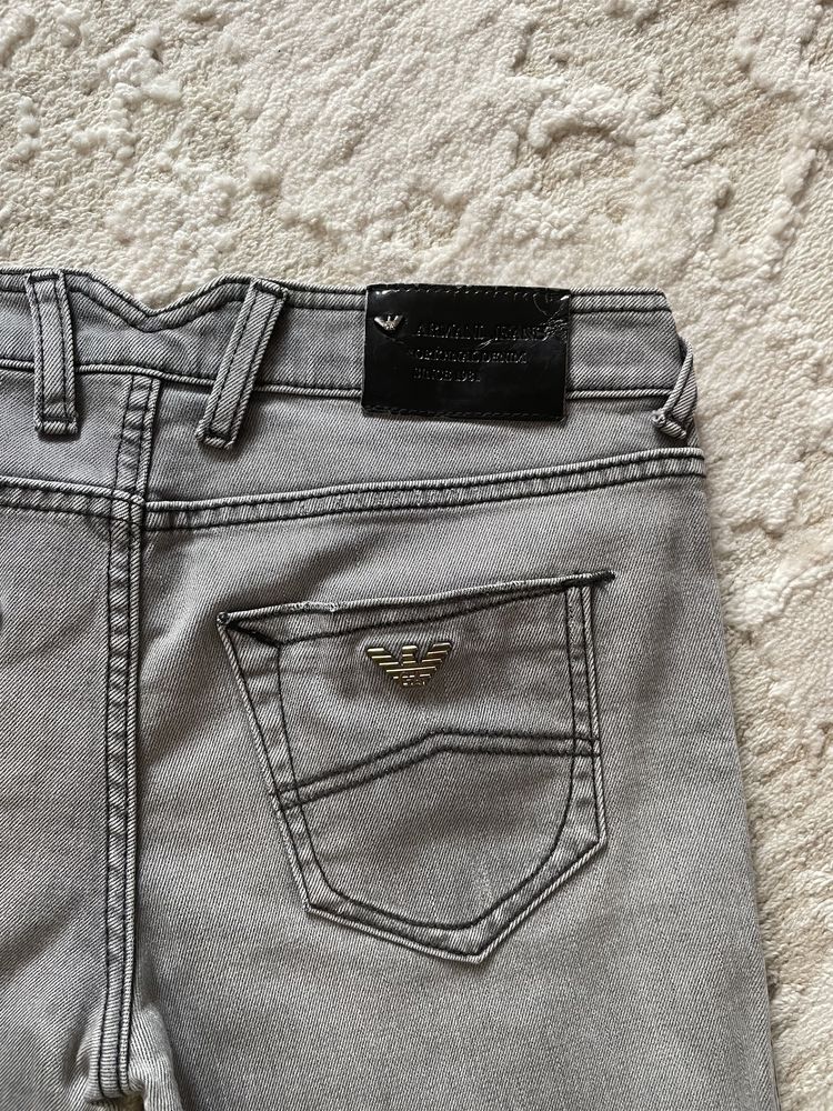 Vând blugi dama originali Armani Jeans