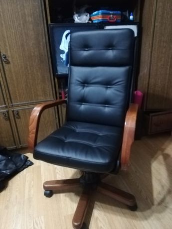 Продам кресло начальника
