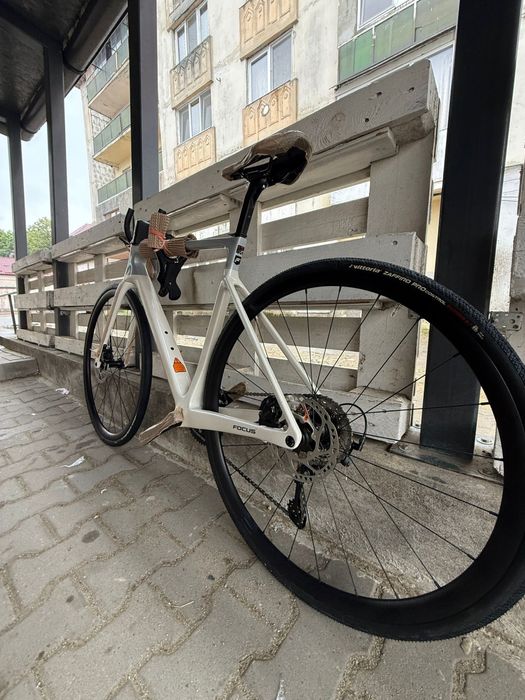 Bicicleta noua Focus Izalco Max 8.7 full carbon