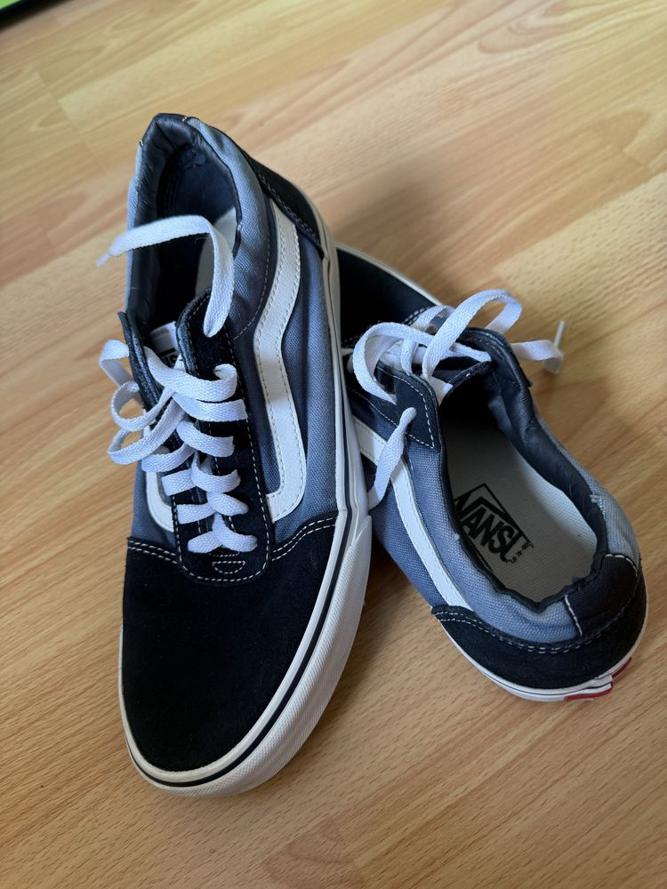 Vans обувки.