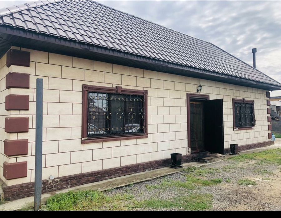 Продам 2 дома на одном участке. Срочно.