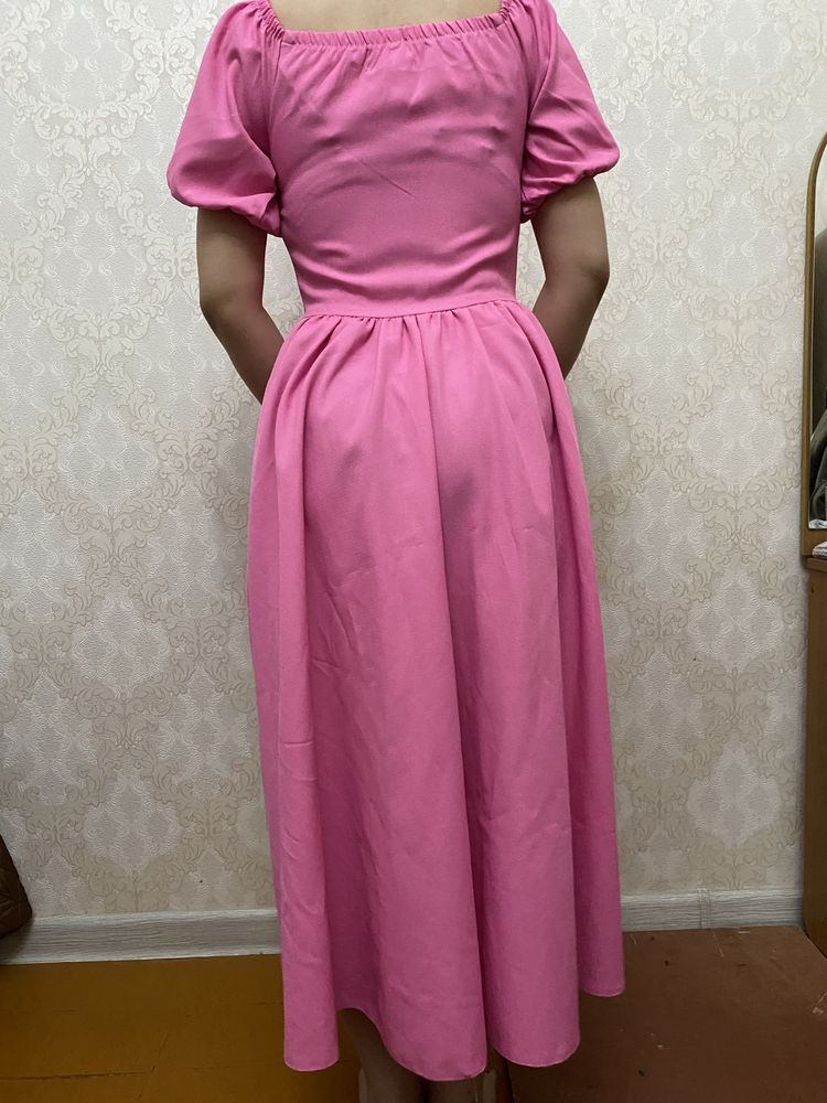 Платье розовое милое